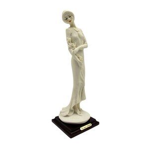 GIUSEPPE ARMANI Florence Lady With Flowers 1987 Italy 0413F Vintage Figurine 10"
